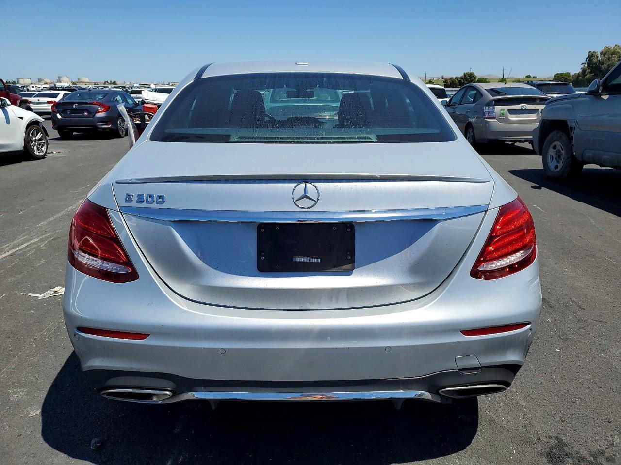 2019 Mercedes-Benz E 300 - Фото 6