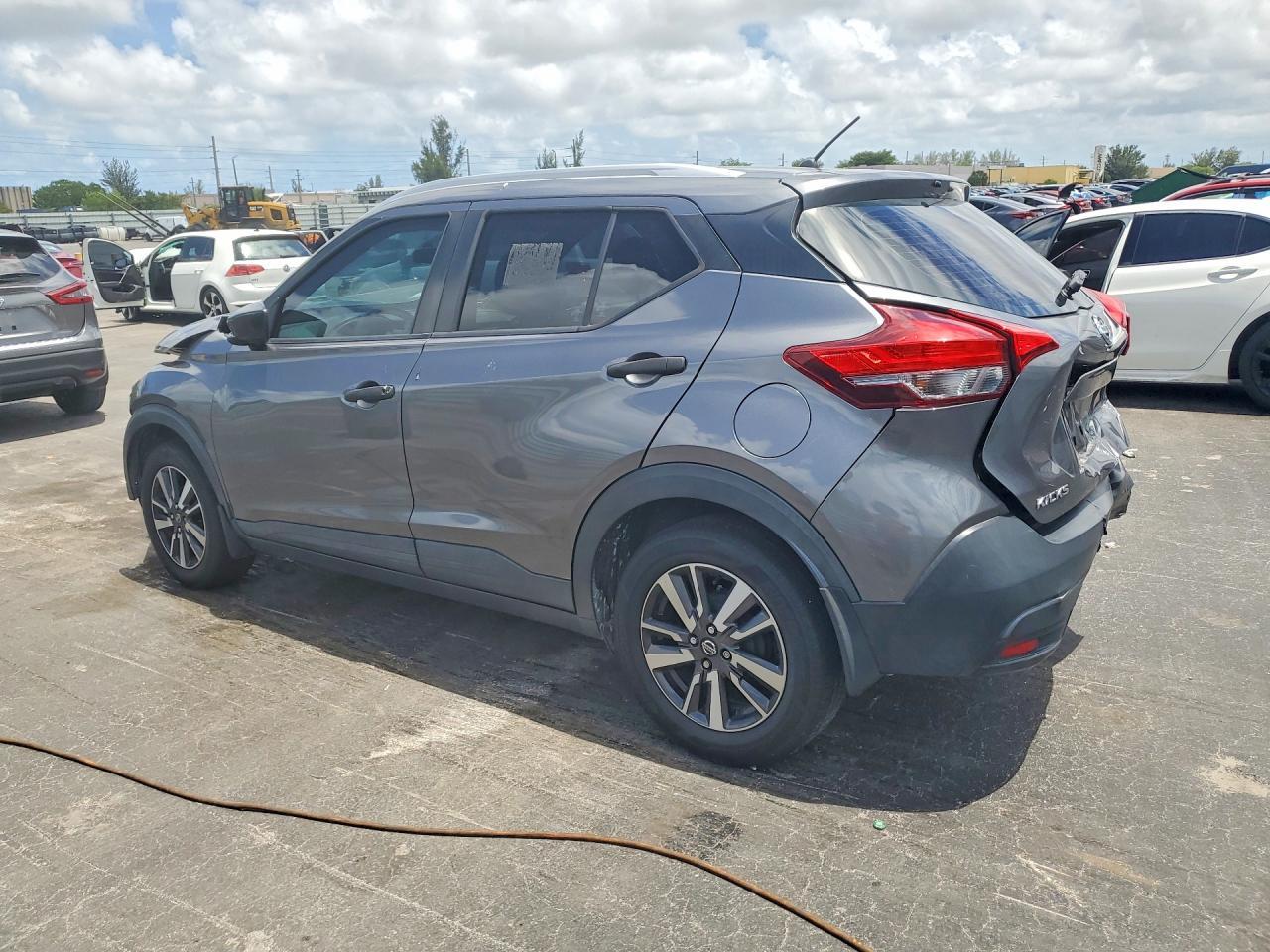 2019 Nissan Kicks S - Image 2