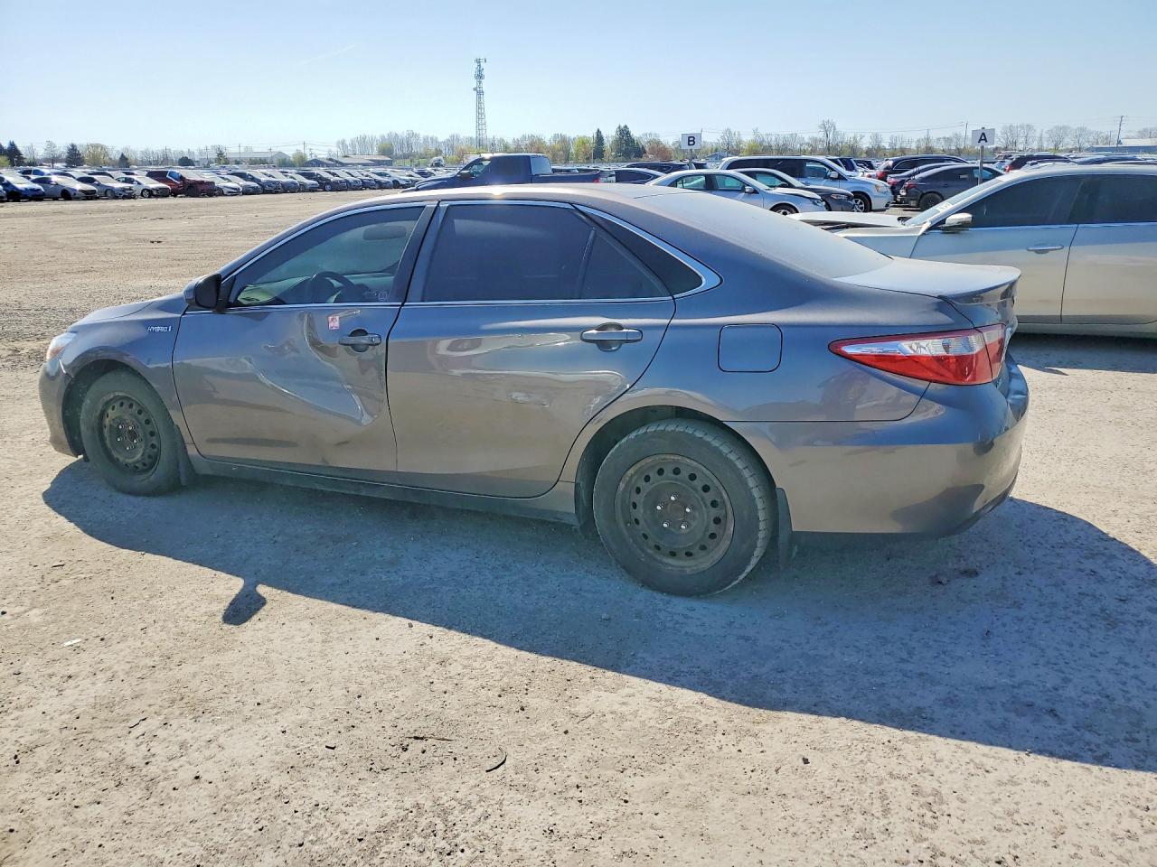 2017 Toyota Camry Hybrid Le - Фото 2