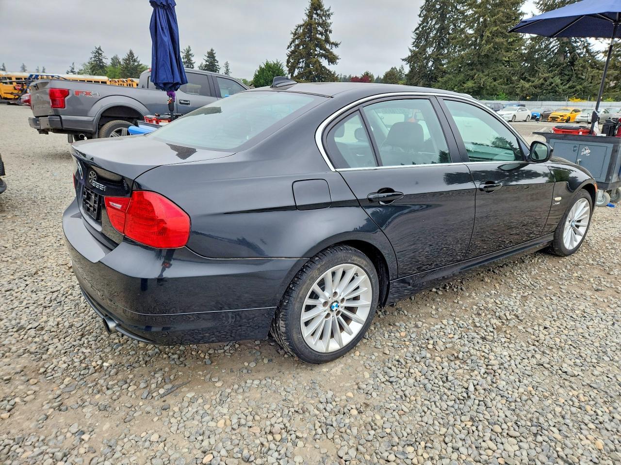 2011 BMW 335 Xi - Image 3