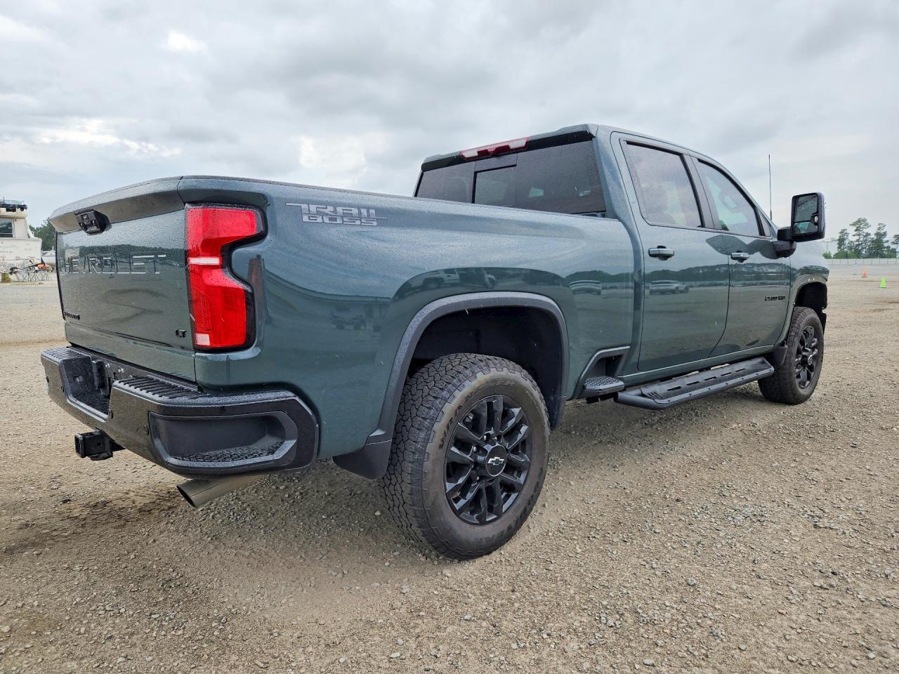 2025 Chevrolet Silverado K2500 Heavy Duty Lt - Image 3