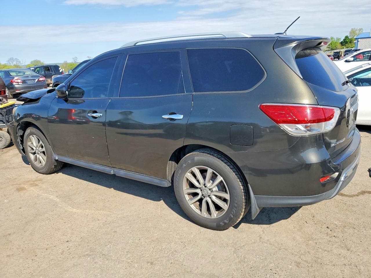 2015 Nissan Pathfinder S - Фото 2