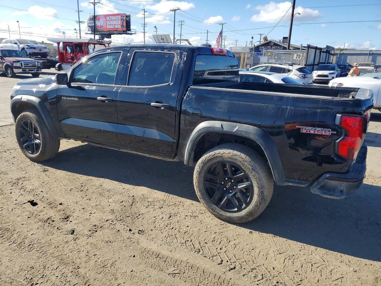 2025 Chevrolet Colorado Trail Boss - Image 2
