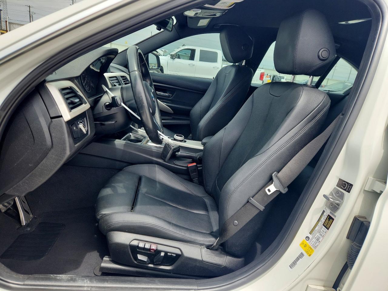 2015 BMW 320 I - Image 7