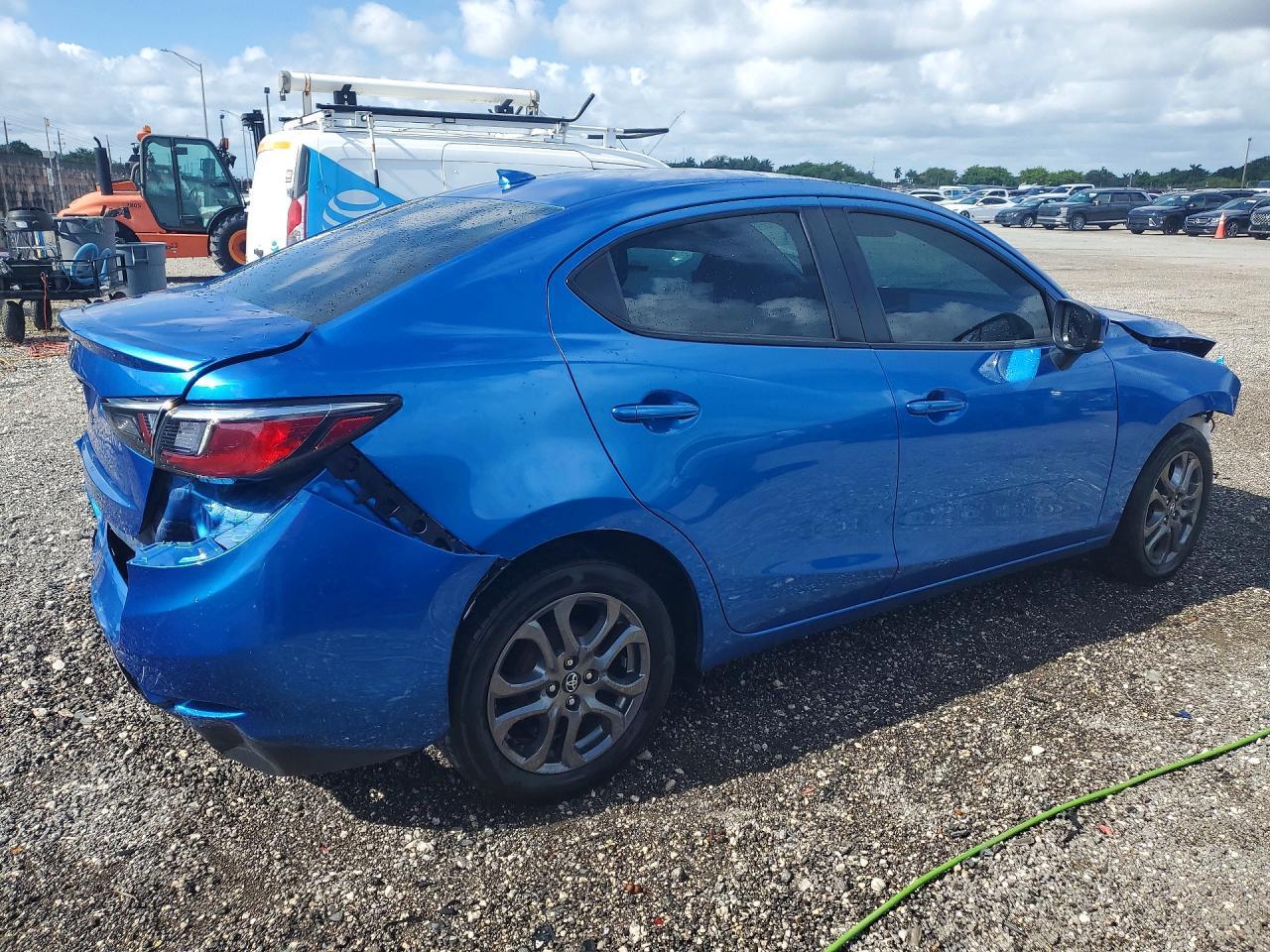 2020 Toyota Yaris Le - Фото 3
