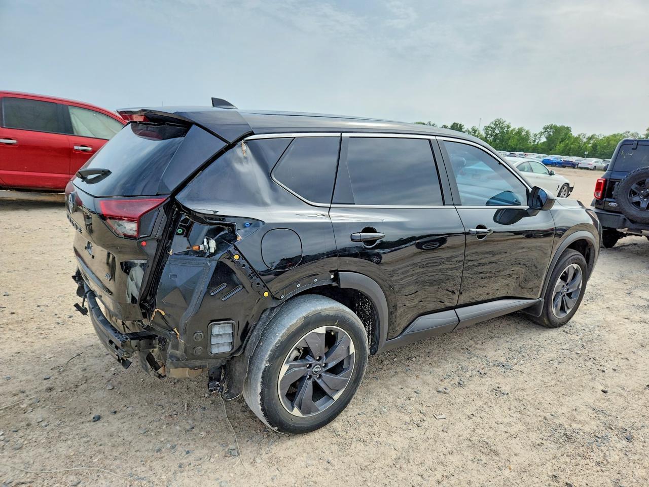 2024 Nissan Rogue Sv - Image 3