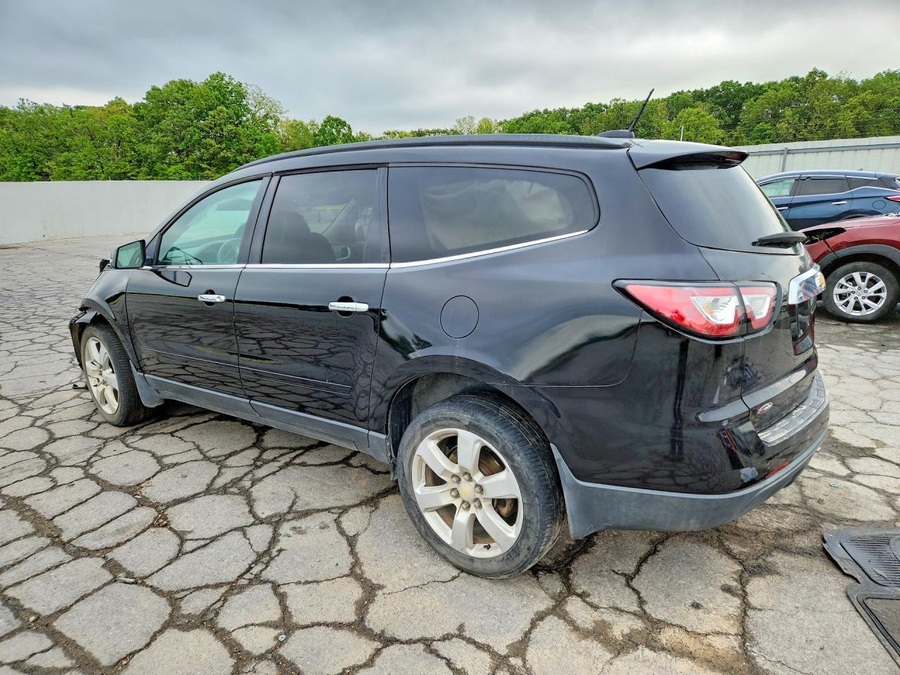 2016 Chevrolet Traverse Lt - Фото 2