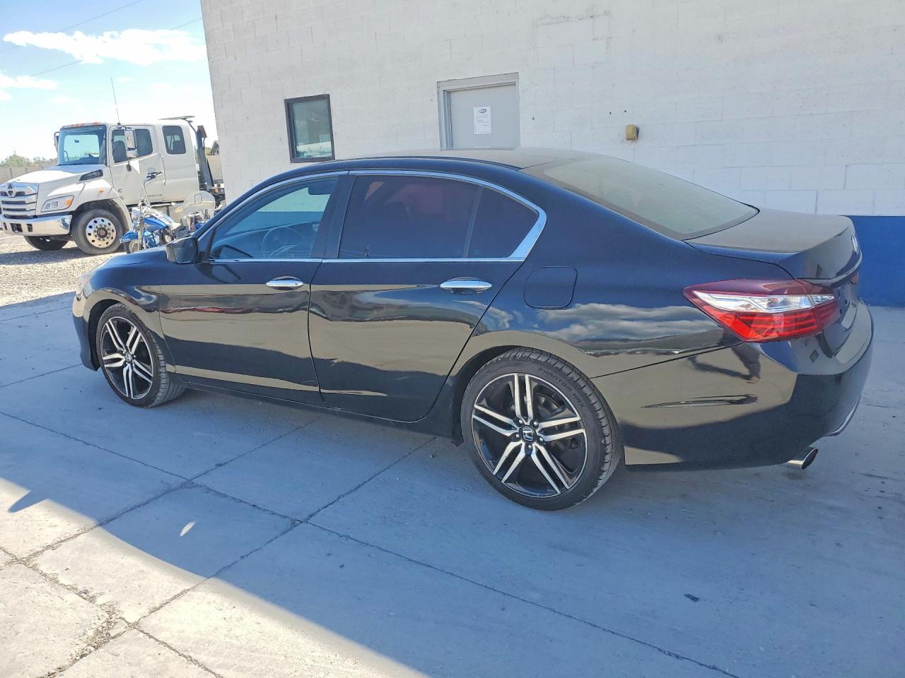 2017 Honda Accord Sport - Фото 2