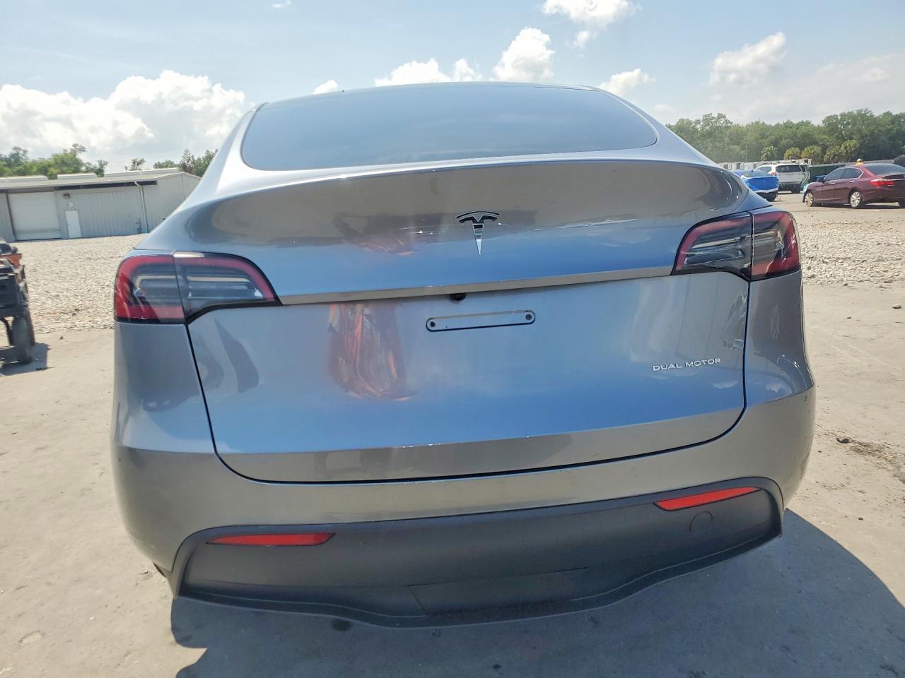 2024 Tesla Model Y - Фото 6