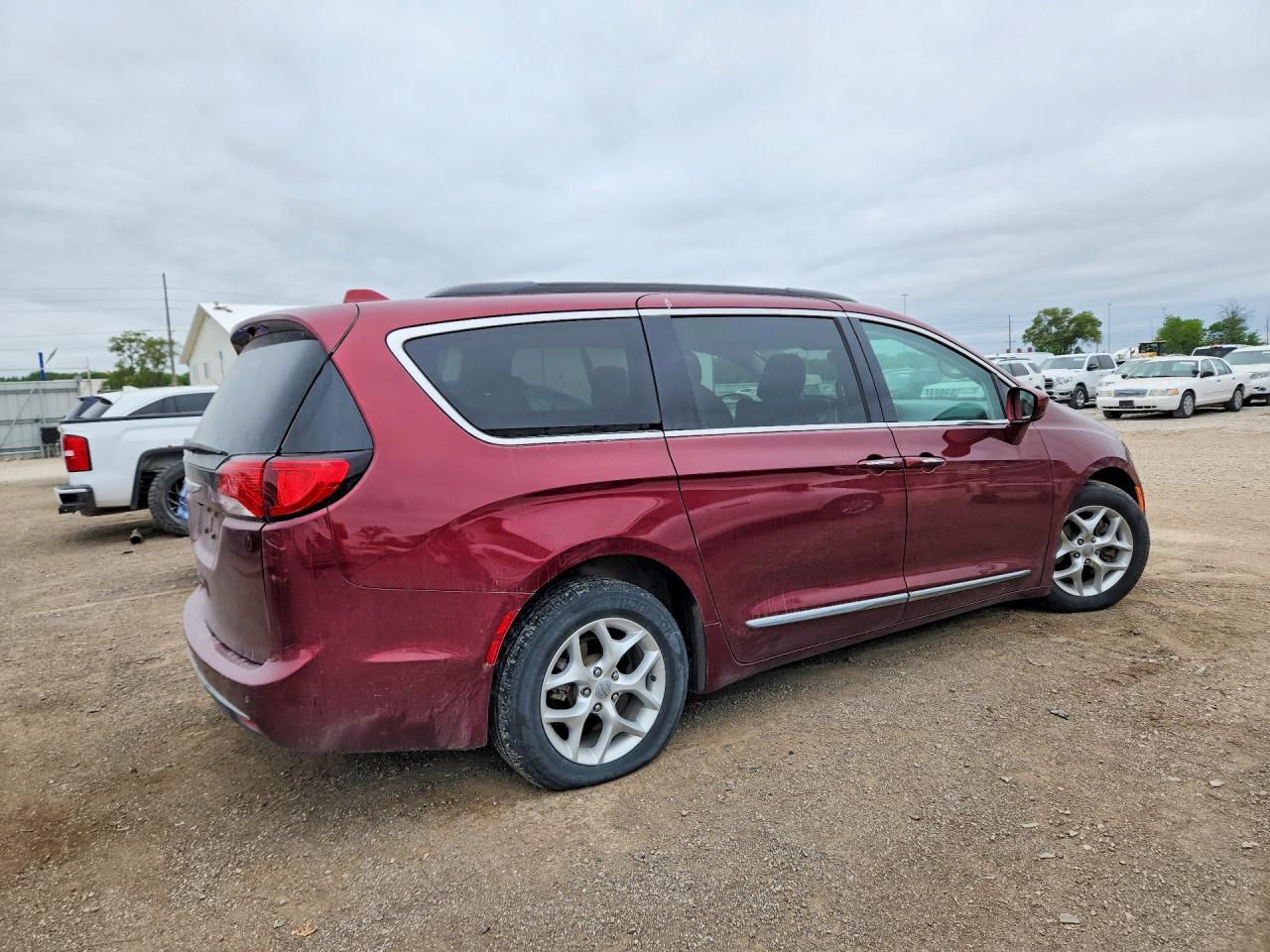2017 Chrysler Pacifica Touring L - Фото 3
