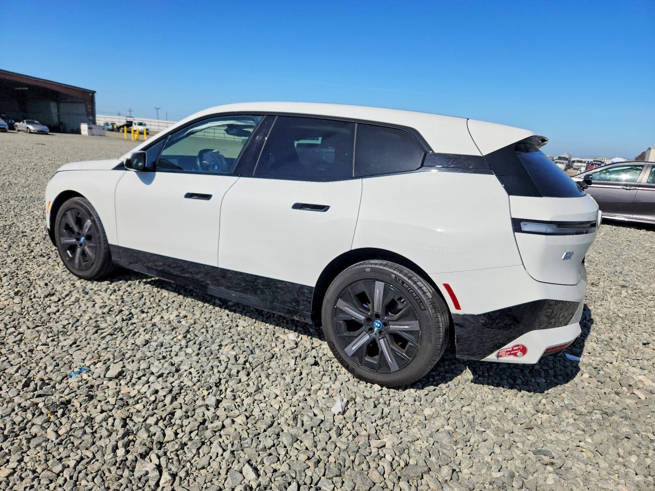 2025 BMW Ix xDrive50 - Фото 2