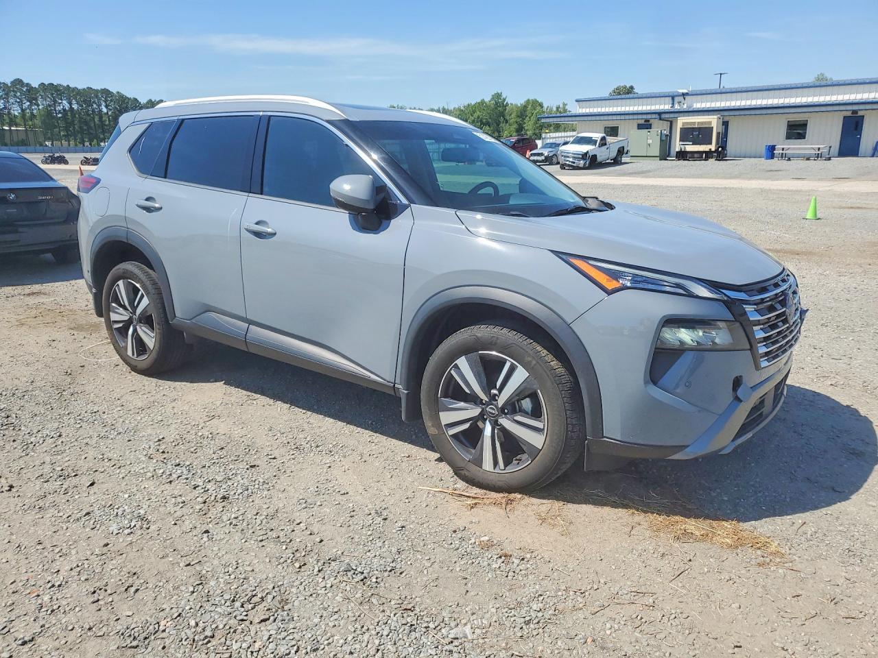 2024 Nissan Rogue Sl - Image 4