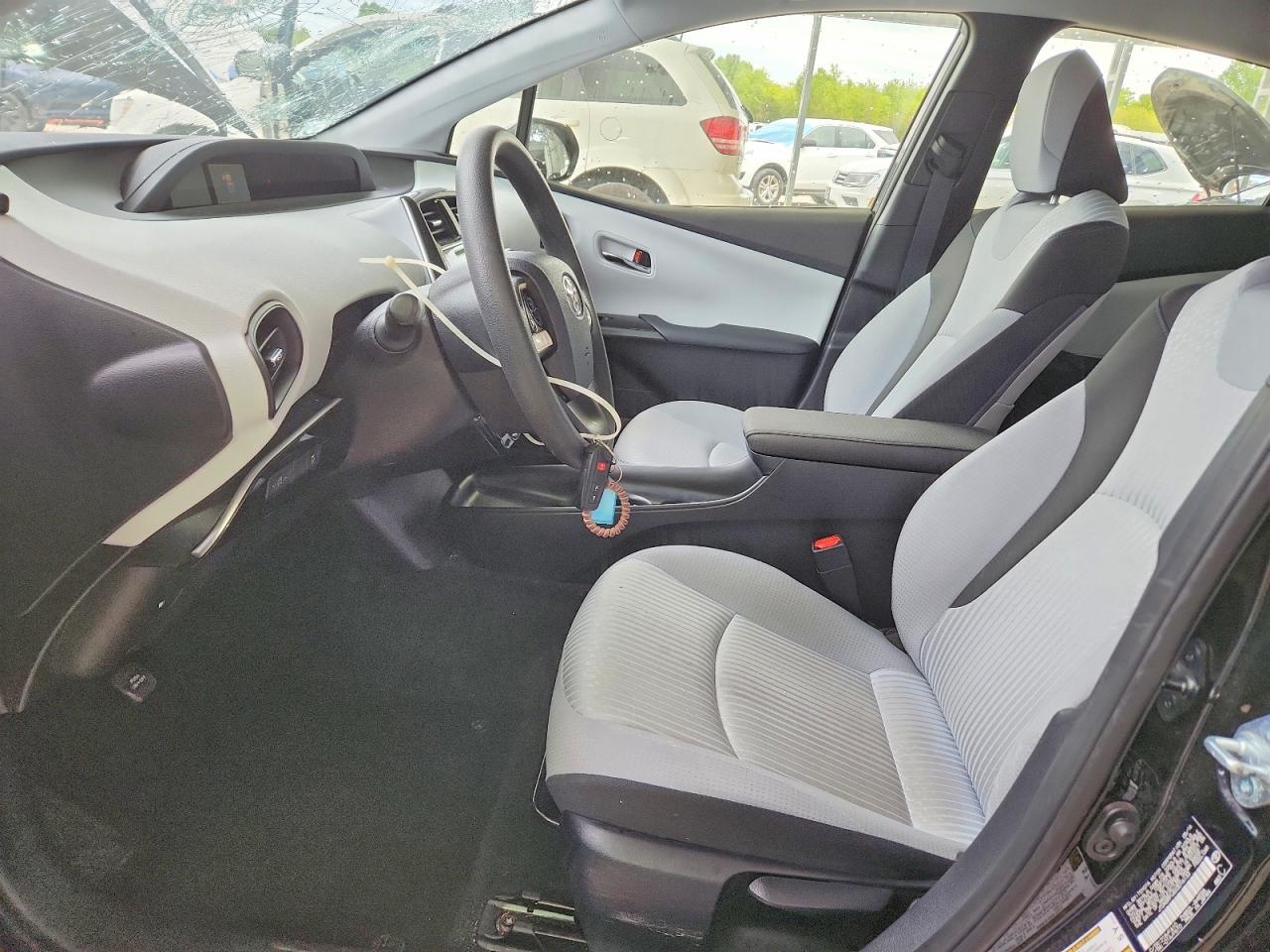 2016 Toyota Prius Two - Фото 7