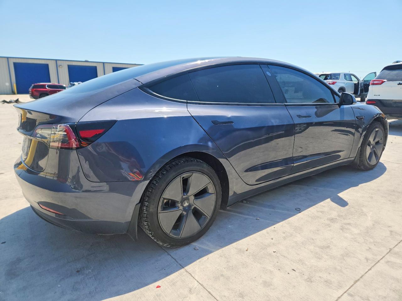 2023 Tesla Model 3 - Фото 3