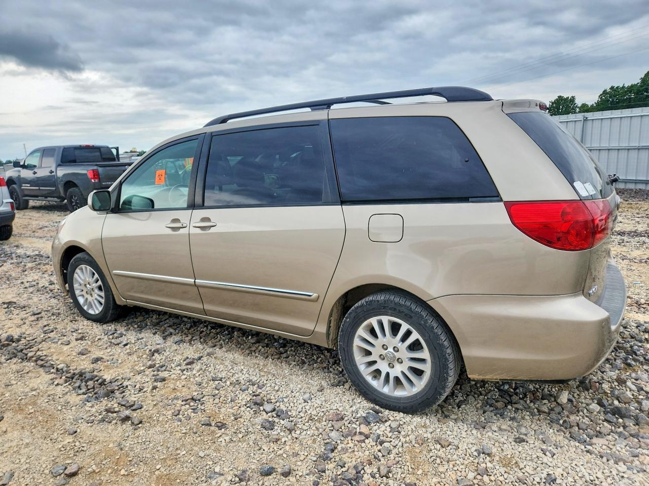2007 Toyota Sienle/Xle - Image 2