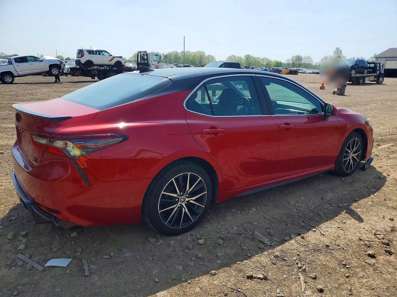 2021 Toyota Camry Se - Фото 3