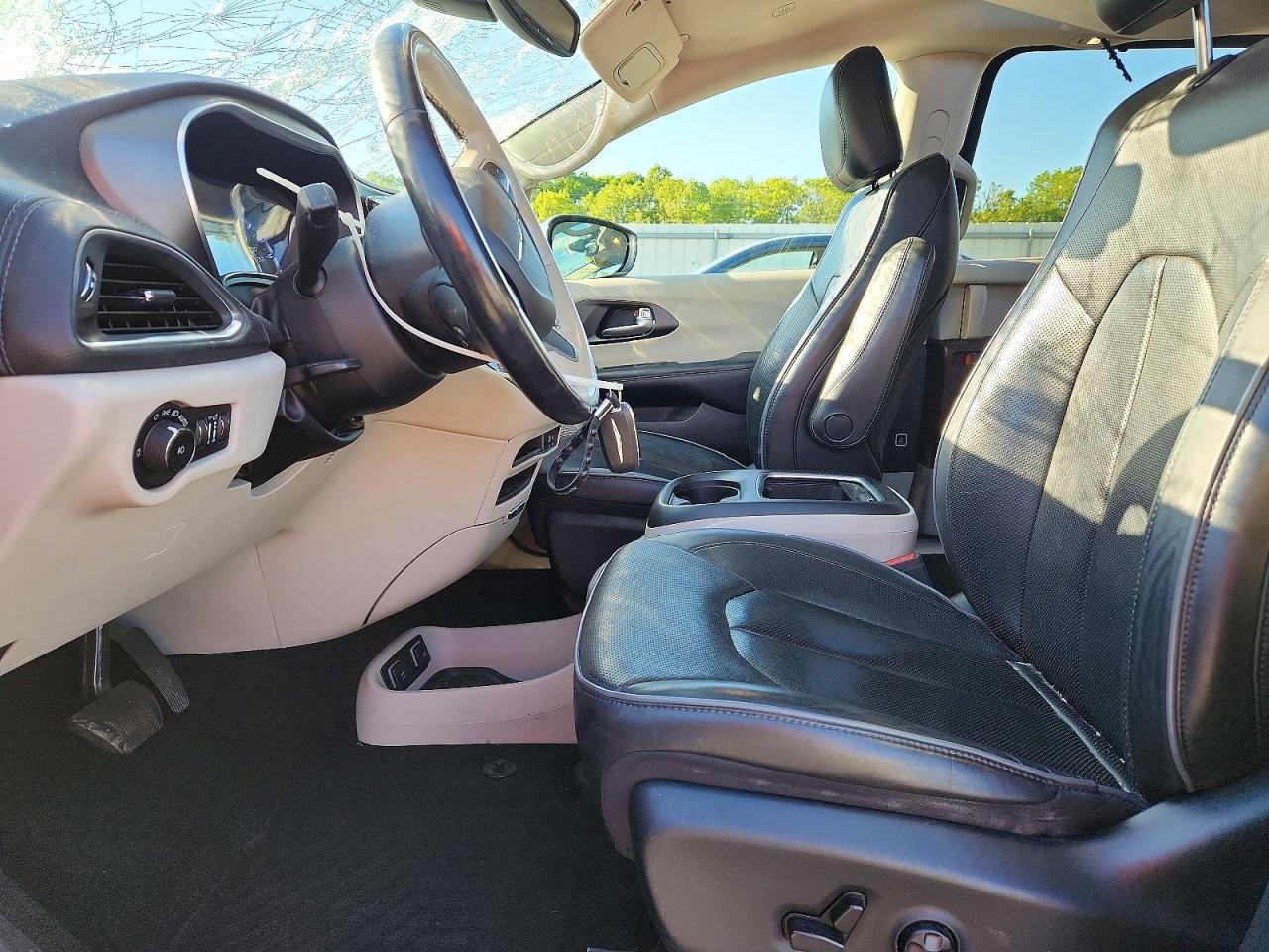2020 Chrysler Pacifica Limited - Image 7
