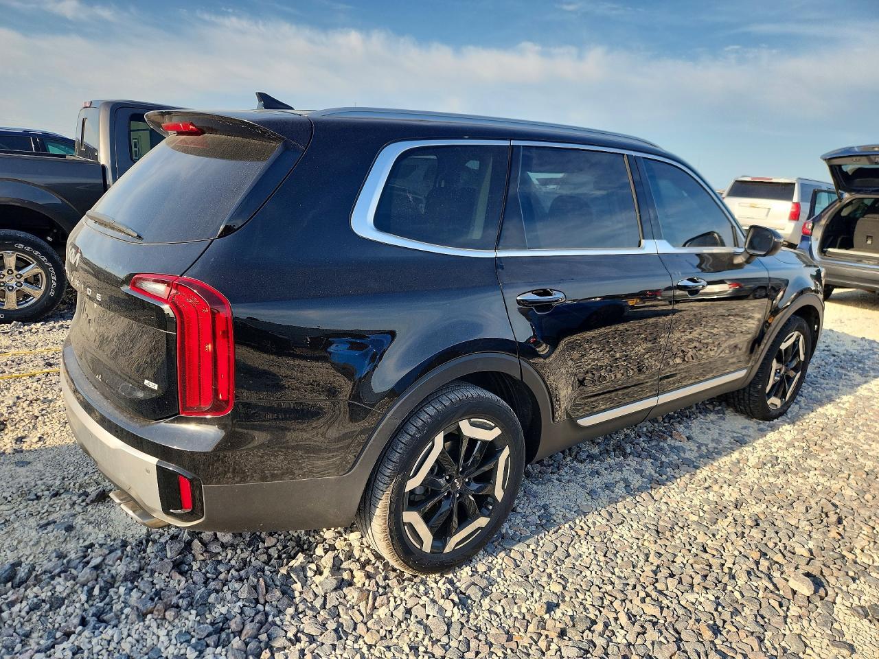 2023 Kia Telluride S - Фото 3