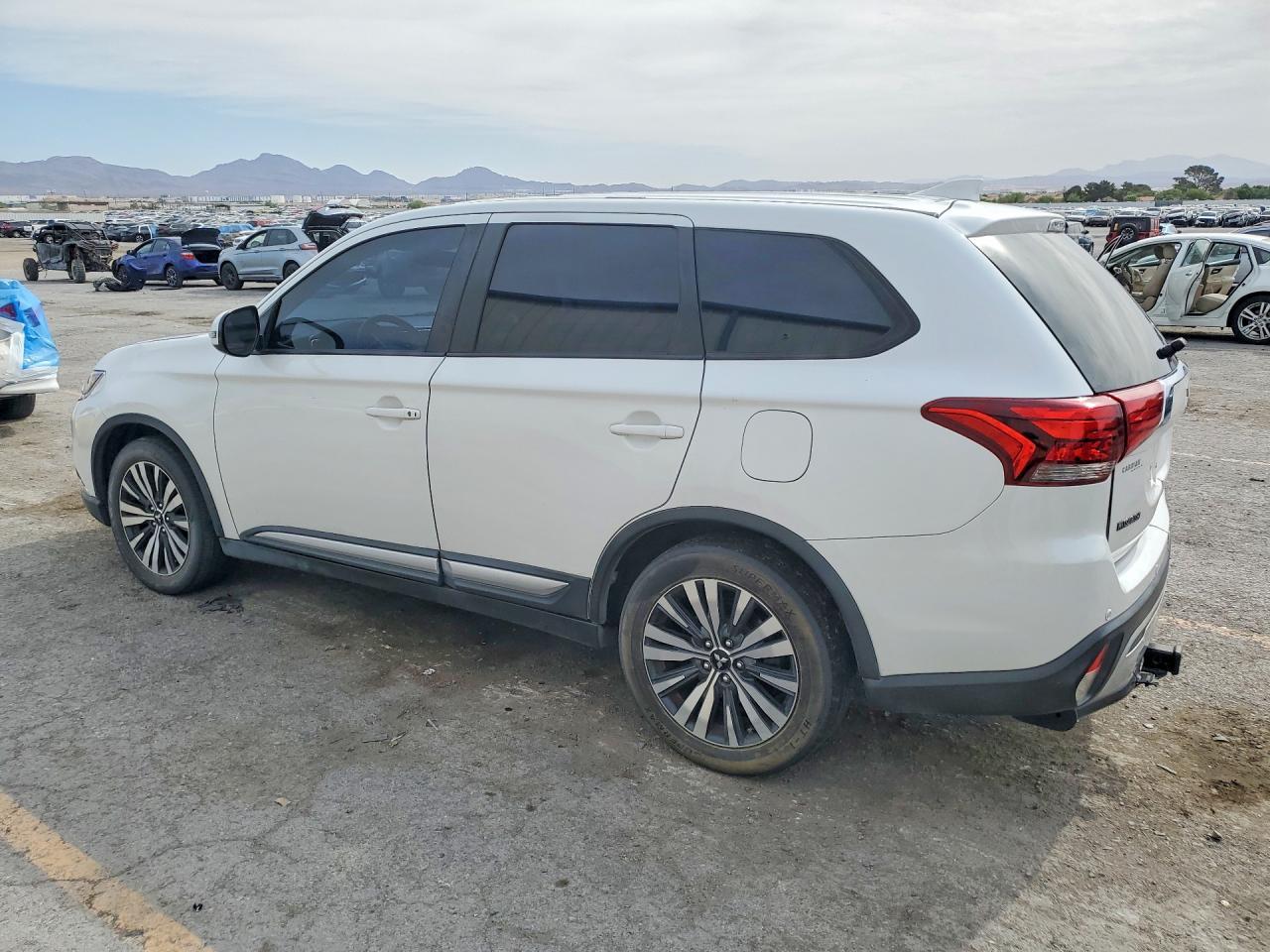 2019 Mitsubishi Outlander Se - Фото 2