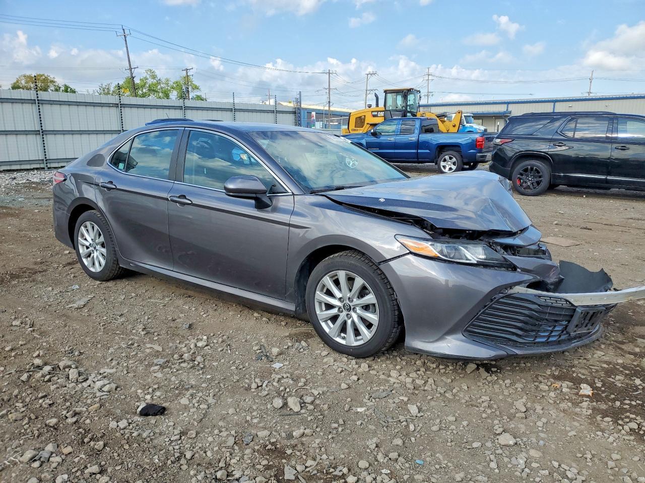 2019 Toyota Camry Le - Фото 4