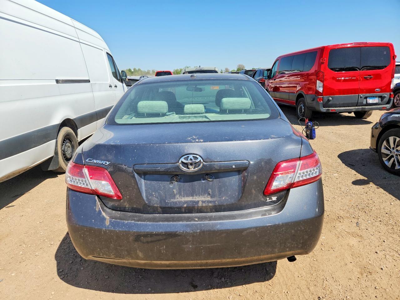 2011 Toyota Camry Le - Image 6