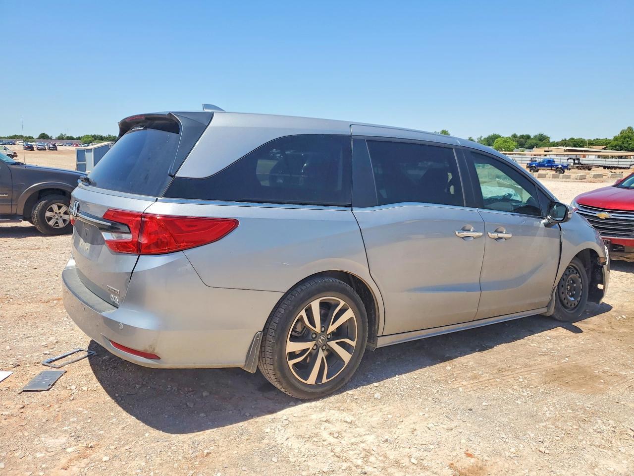2023 Honda Odyssey Touring - Фото 3