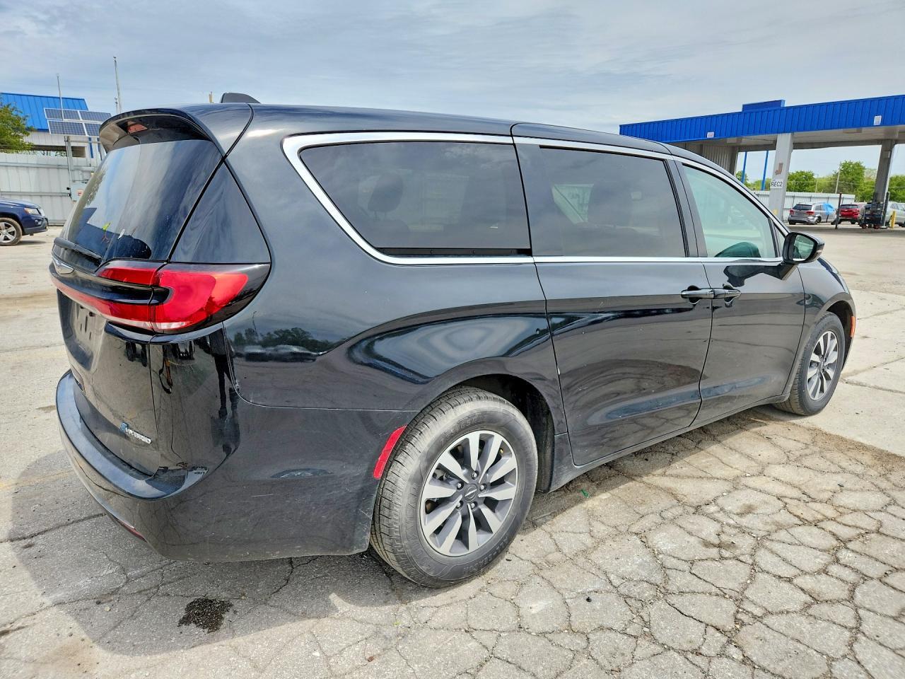 2022 Chrysler Pacifica Hybrid Touring L - Фото 3