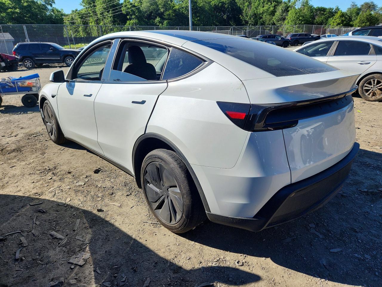 2026 Tesla Model Y - Фото 2