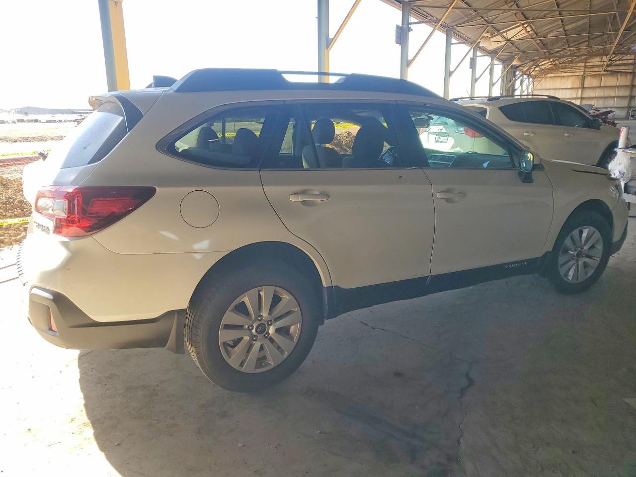 2018 Subaru Outback 2.5I Premium - Image 3