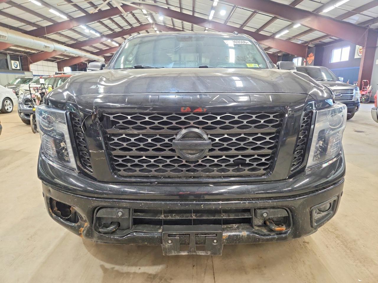2019 Nissan Titan Sl - Image 5