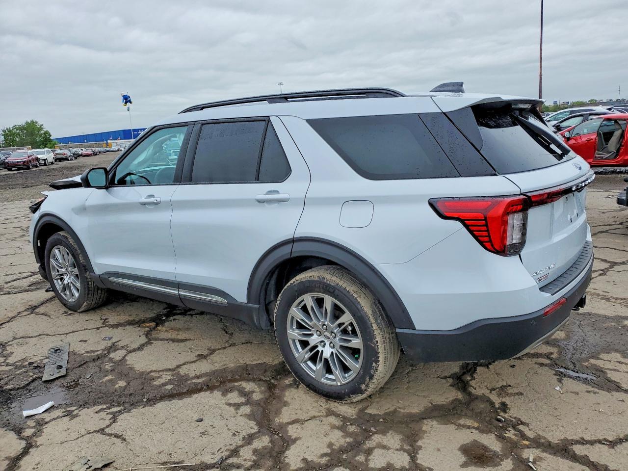 2025 Ford Explorer Active - Фото 2