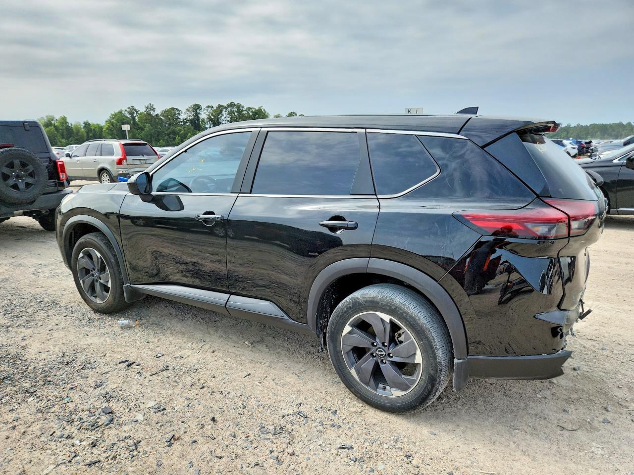 2024 Nissan Rogue Sv - Image 2