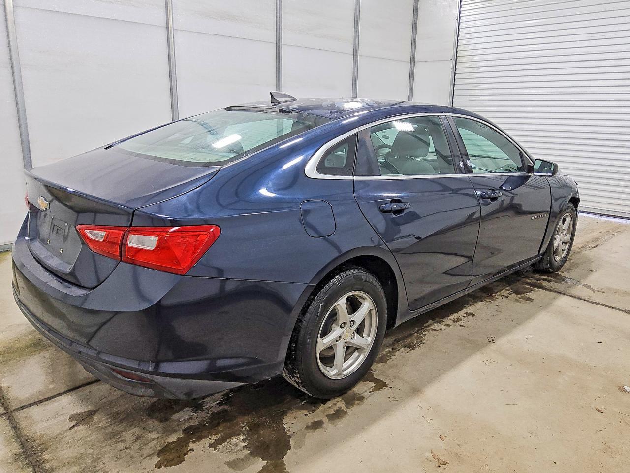 2017 Chevrolet Malibu Ls - Фото 3