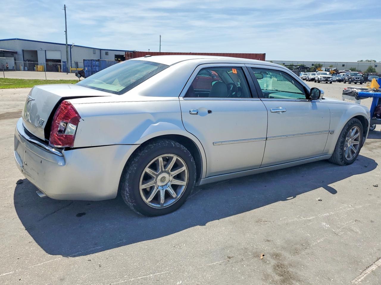 2006 Chrysler 300C - Image 3