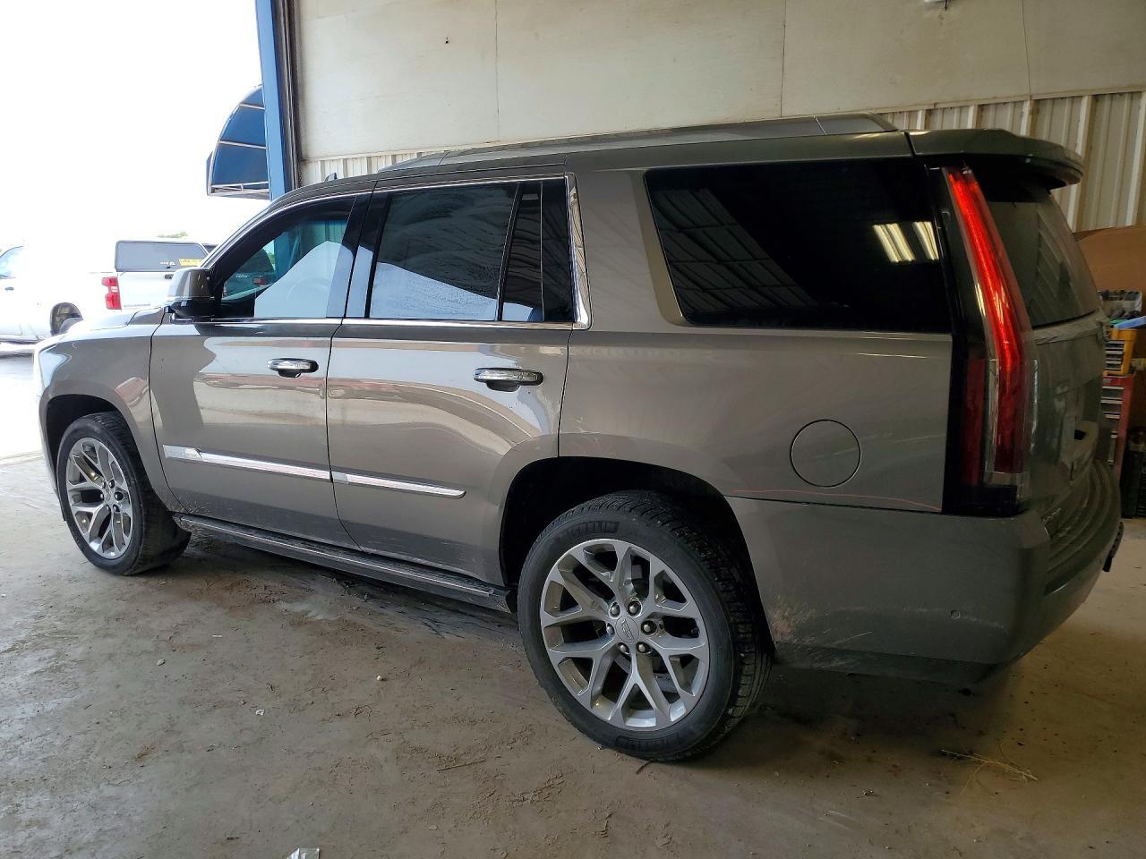 2017 Cadillac Escalade Platinum - Image 2