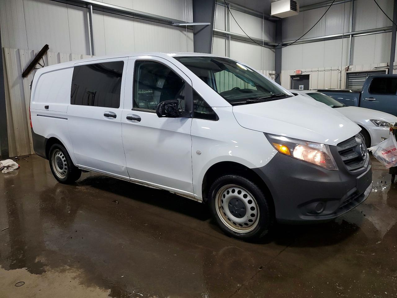 2022 Mercedes-Benz Metris - Фото 4