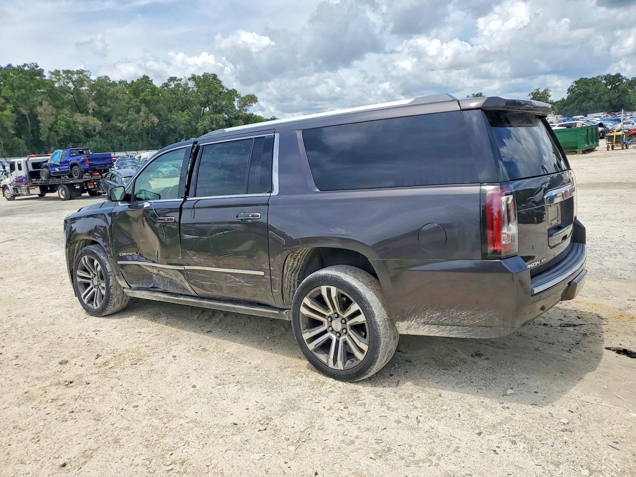 2017 GMC Yukon Xl Denali - Image 2