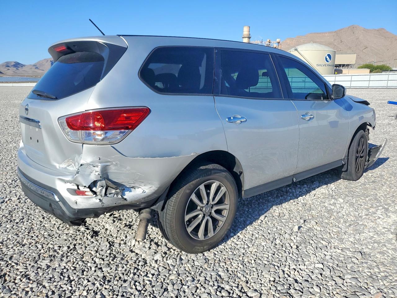 2013 Nissan Pathfinder S - Image 3