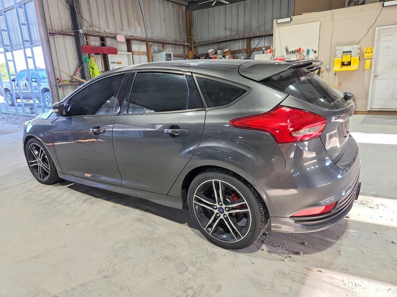 2017 Ford Focus St - Фото 2