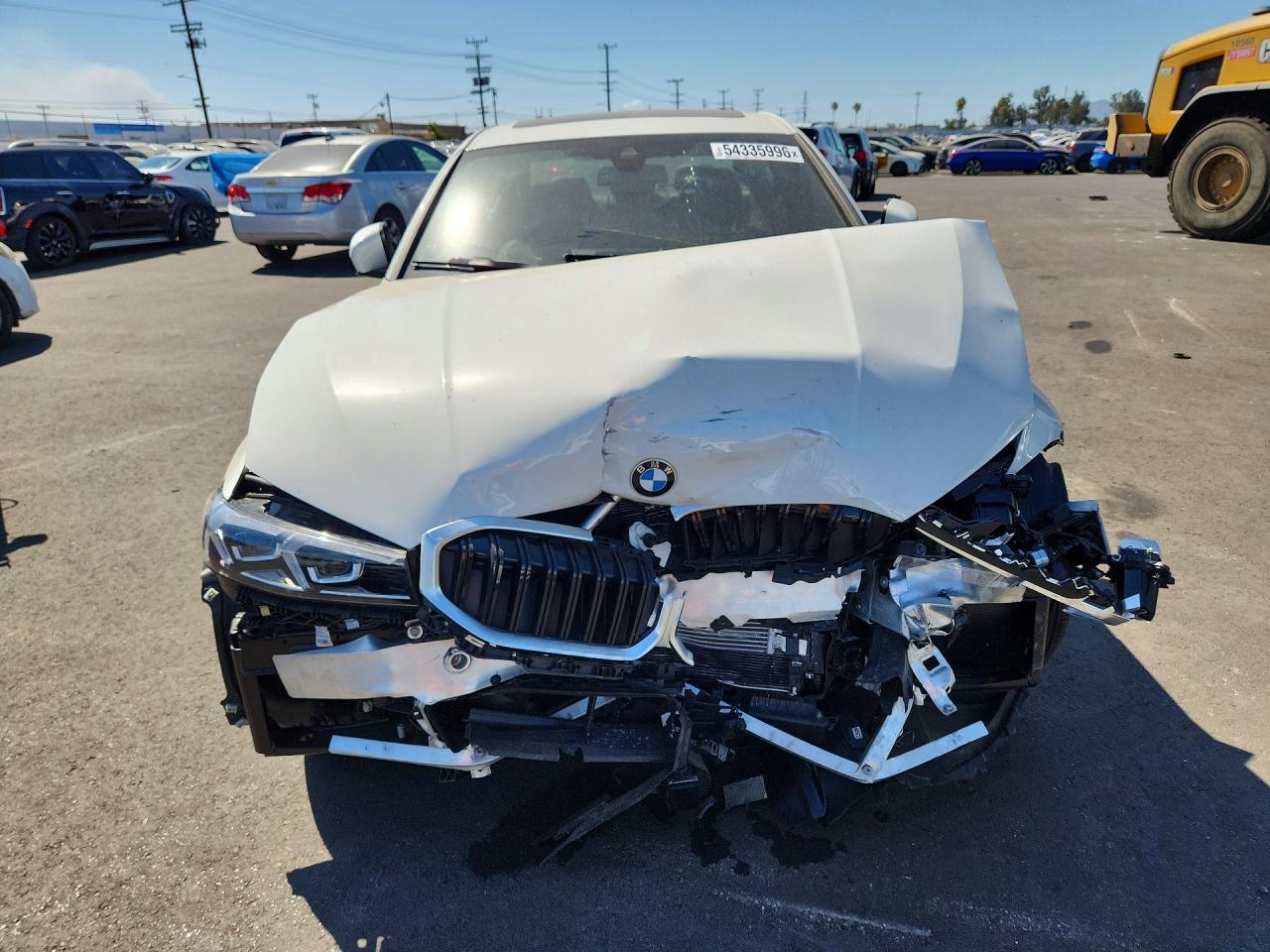 2025 BMW 330I - Фото 5