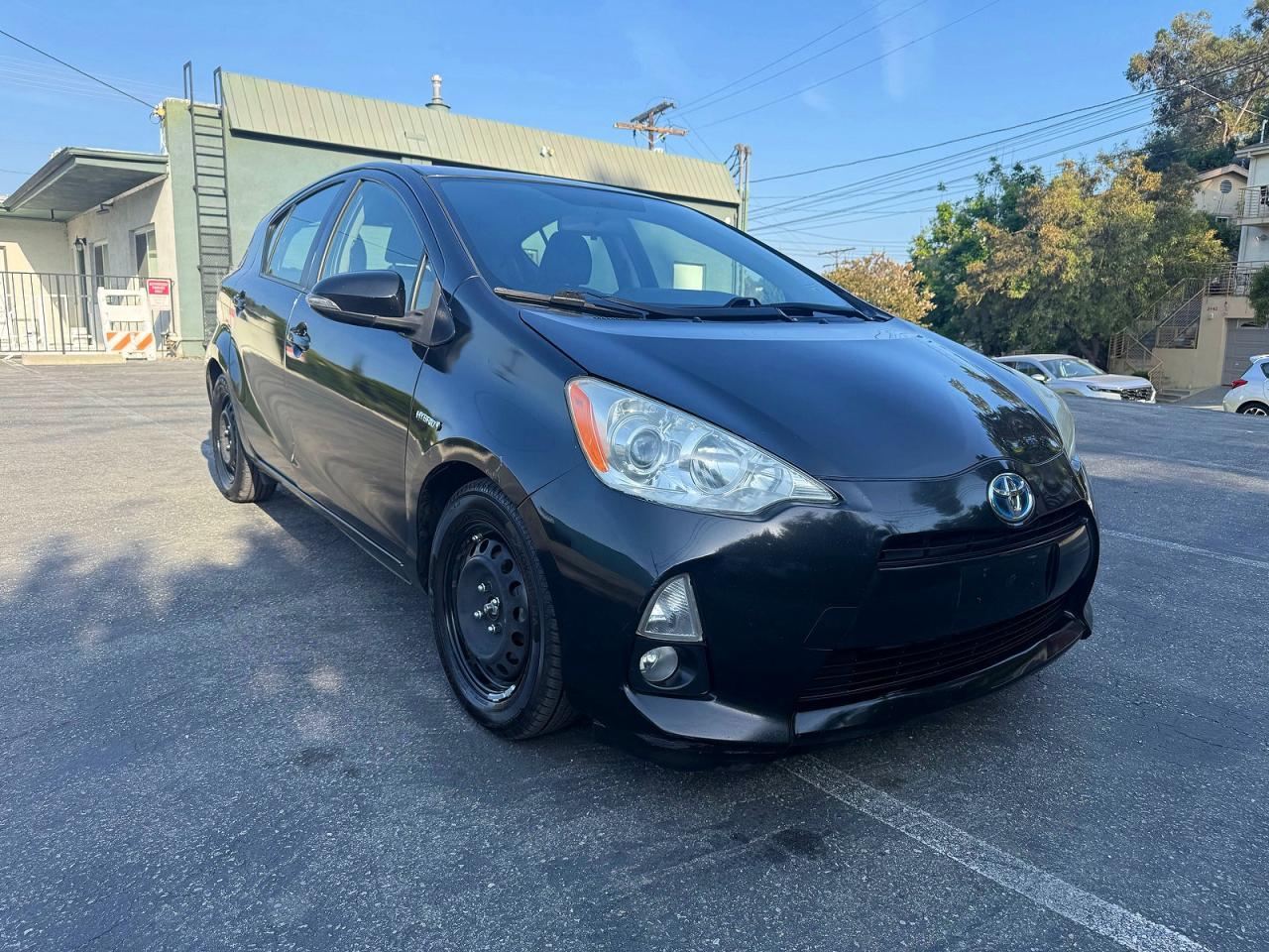 2013 Toyota Prius C Three - Фото 2