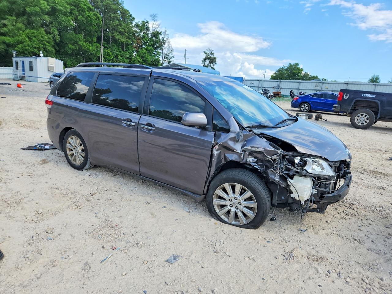 2011 Toyota Sienna Limited 7-Passenger - Image 4