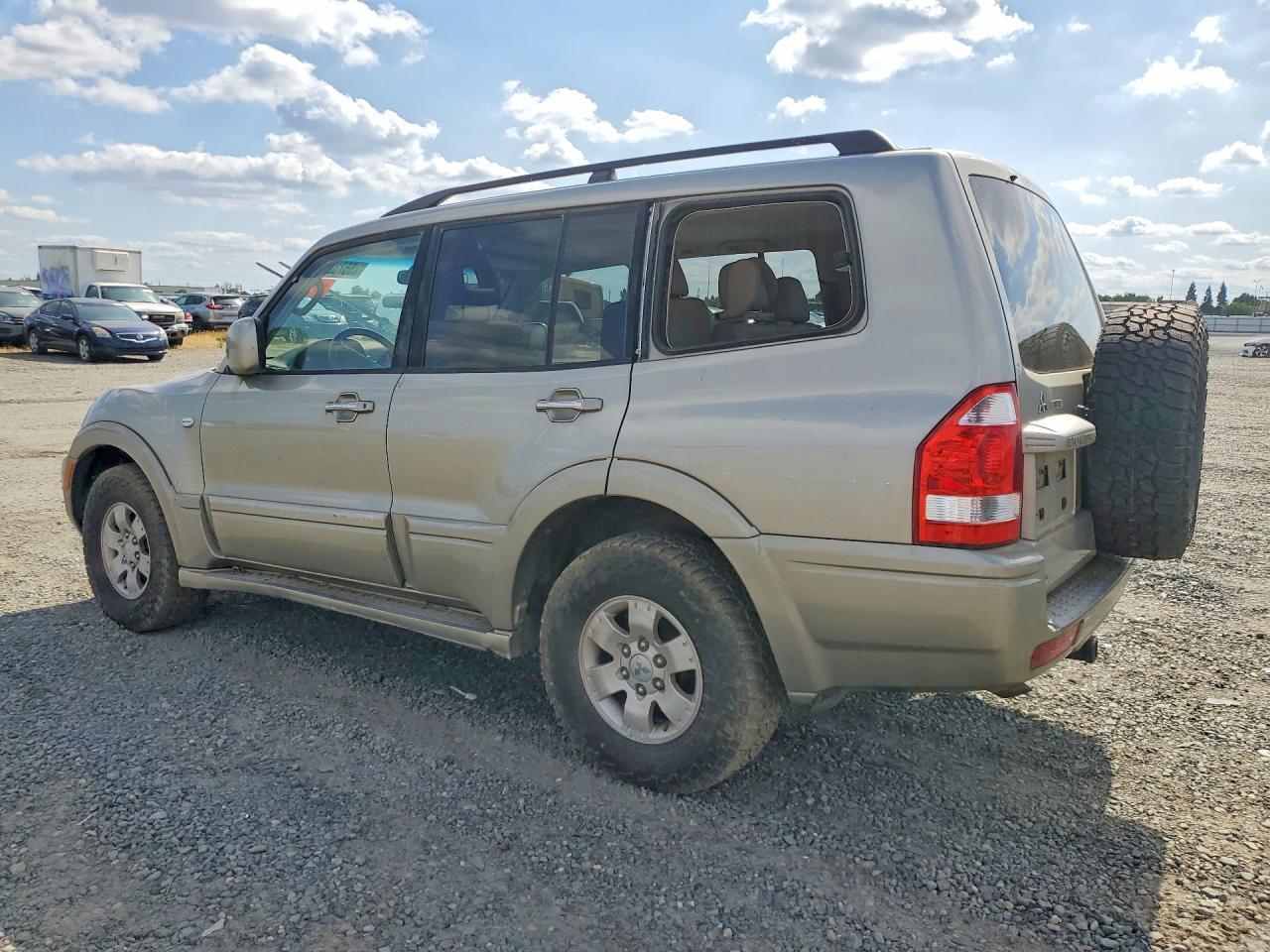 2004 Mitsubishi Montero Limited - Фото 2