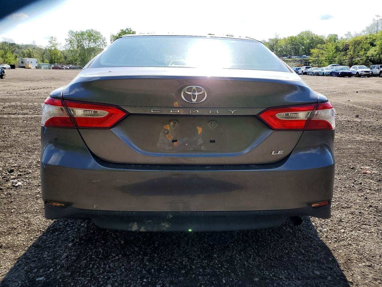 2018 Toyota Camry Le - Фото 6