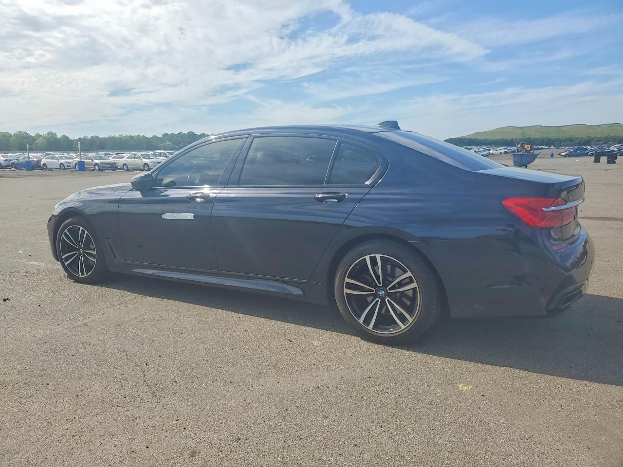 2019 BMW 740 Xi - Фото 2
