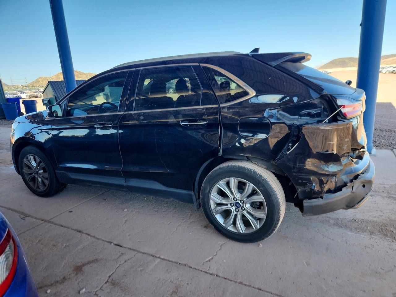 2019 Ford Edge Titanium - Image 2