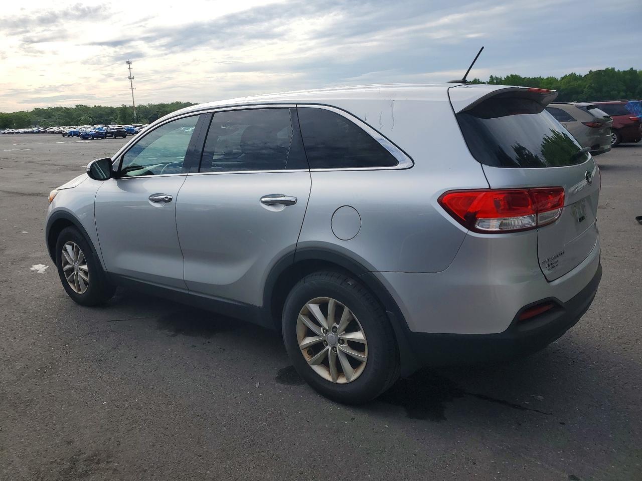 2017 Kia Sorento L - Image 2