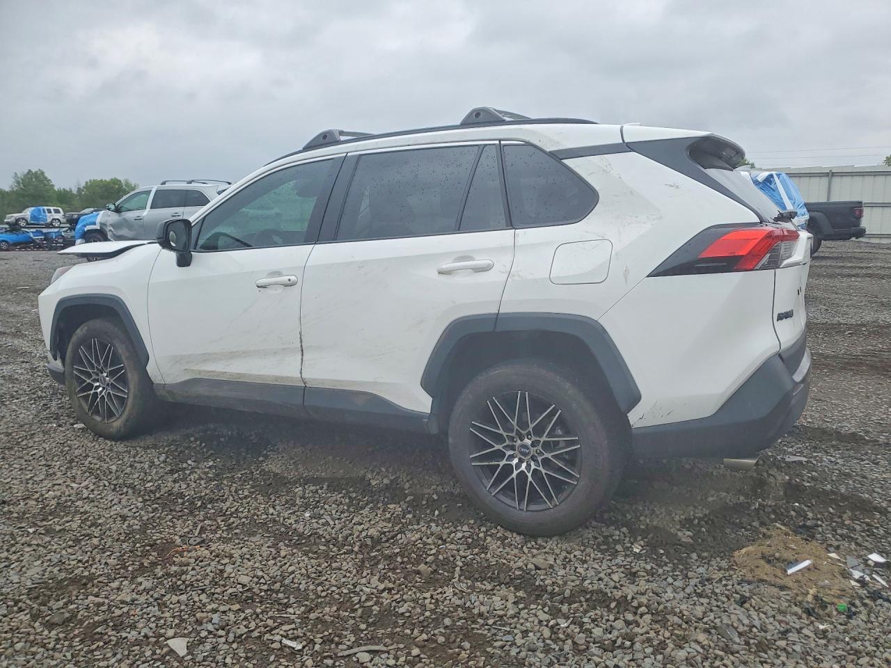 2020 Toyota Rav4 Le - Фото 2