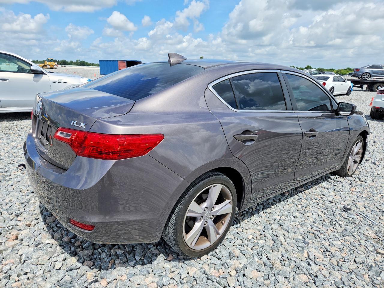2013 Acura Ilx 20 Premium - Image 3
