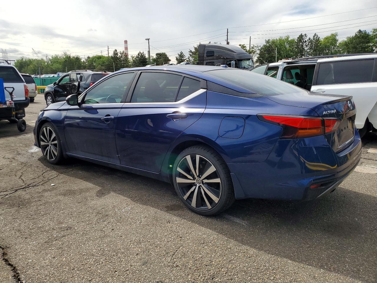 2019 Nissan Altima Sr - Фото 2